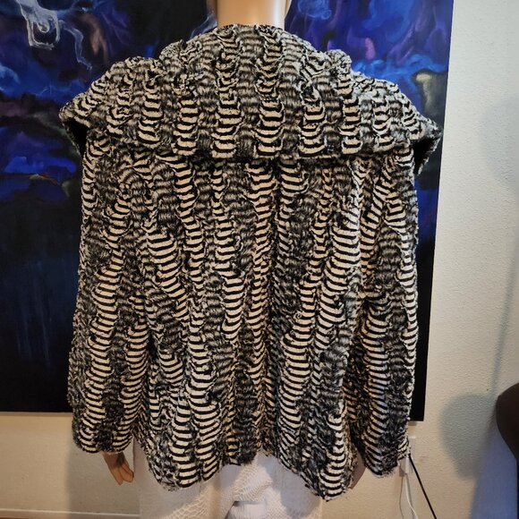 LaSeine Short Faux Fur Jacket Size Large Black and White Design Soooo Soft - Picture 9 of 15